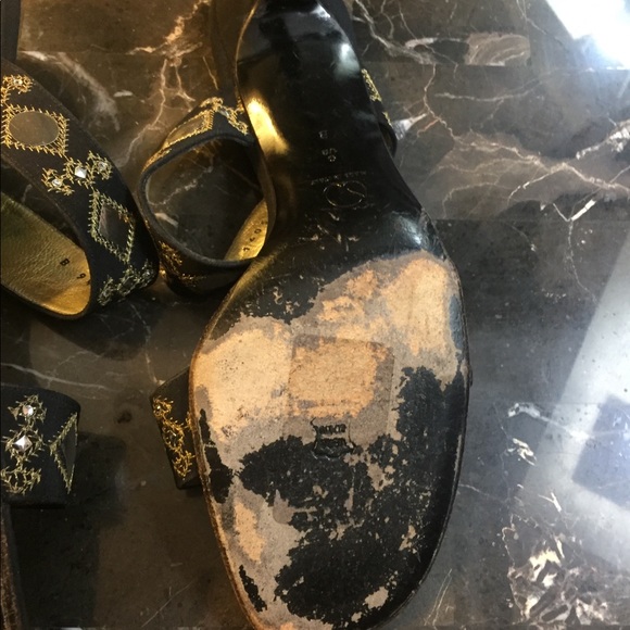 St.John Heels Black 9.5 with Beautiful Design - Picture 12 of 16